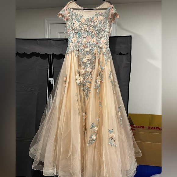 Plus size dresses for sale. Only work once amazing quality. - Picture 13 of 16